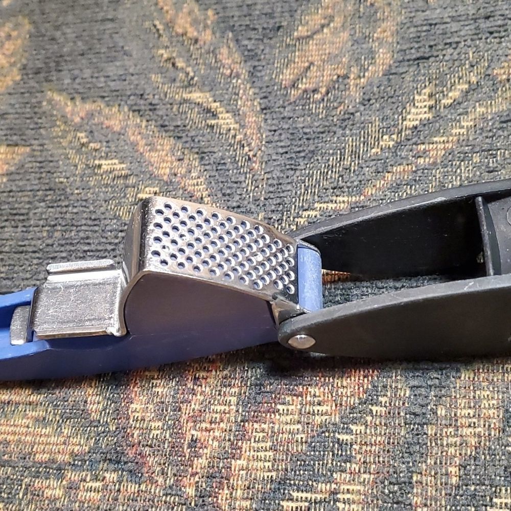 Tupperware Garlic Press - Picture 4 of 5